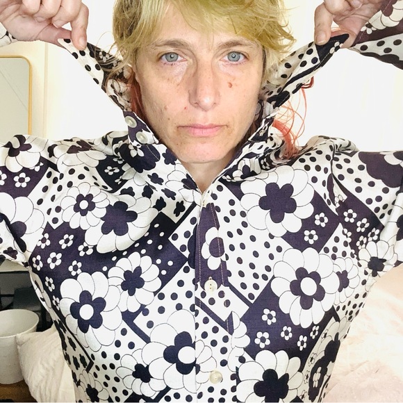 Vintage 1970’s silk disco shirt with a dark brown polka dots & flowers print - Picture 4 of 5